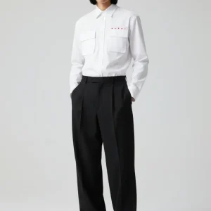 Camicia bianca con tasconi e logo