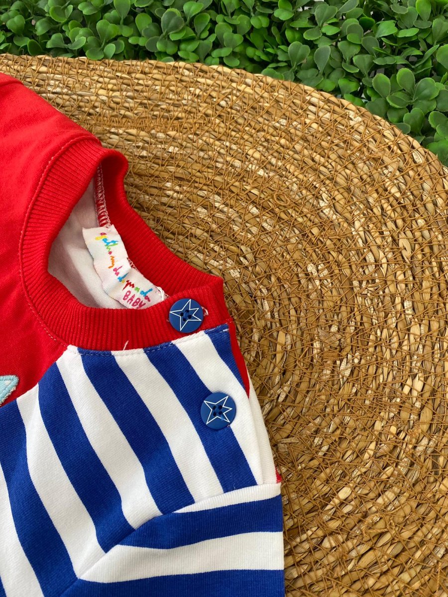 T-shirt rossa con stella - immagine 3