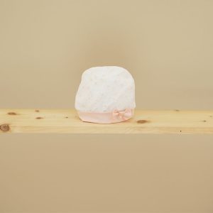 Cappellino bianco e pesco con fiocco Ninnaoh