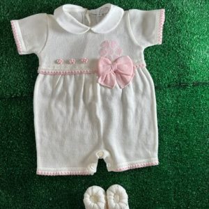 Pagliaccetto bianco in filo con fiocco rosa