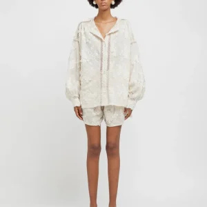 Camicia ovesize in mussola ricamata crema
