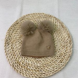 Cappellino beige con orecchie pom pom