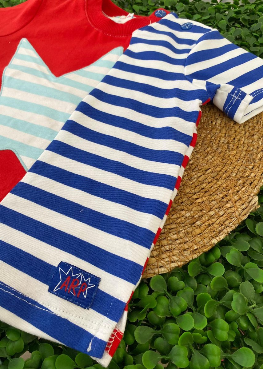 T-shirt rossa con stella - immagine 4