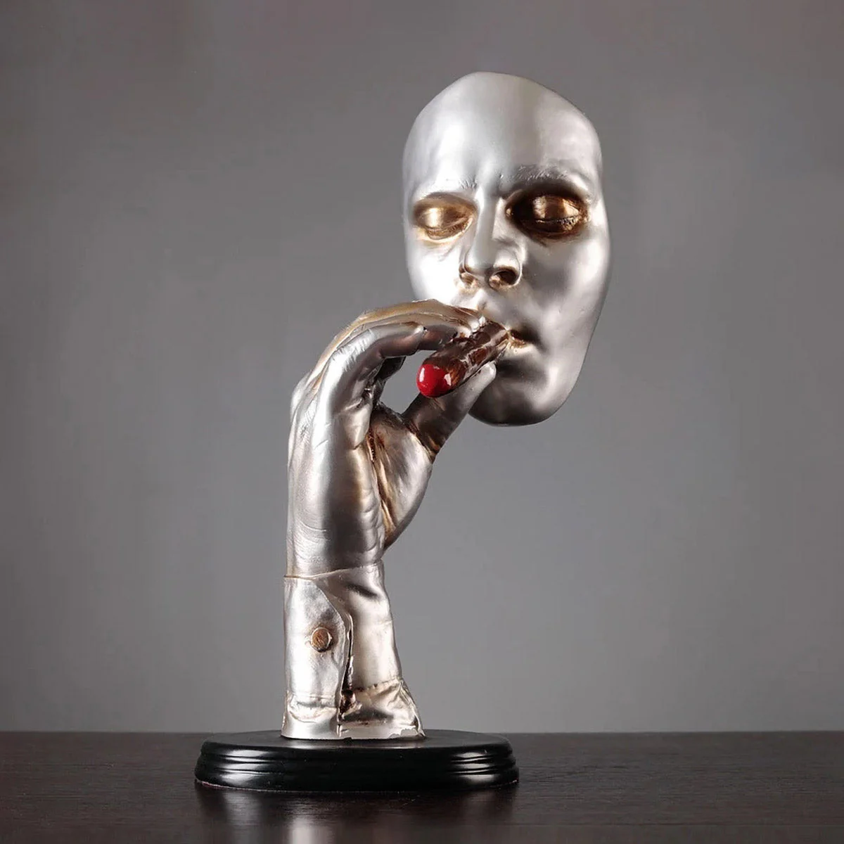 Elegant Cigar Smoker Sculpture - immagine 6