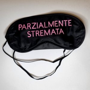 Mascherina per dormire “Parzialmente stremata”