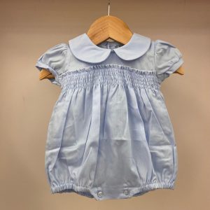 Pagliaccetto celeste con punto a smock Pappa e Latte