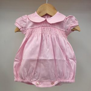 Pagliaccetto rosa con punto a smock Pappa e Latte