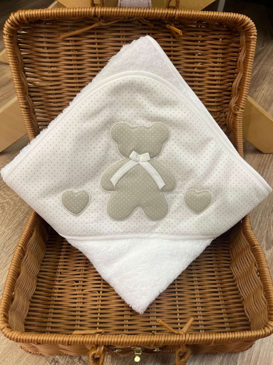 Triangolo orso con cuori e pois